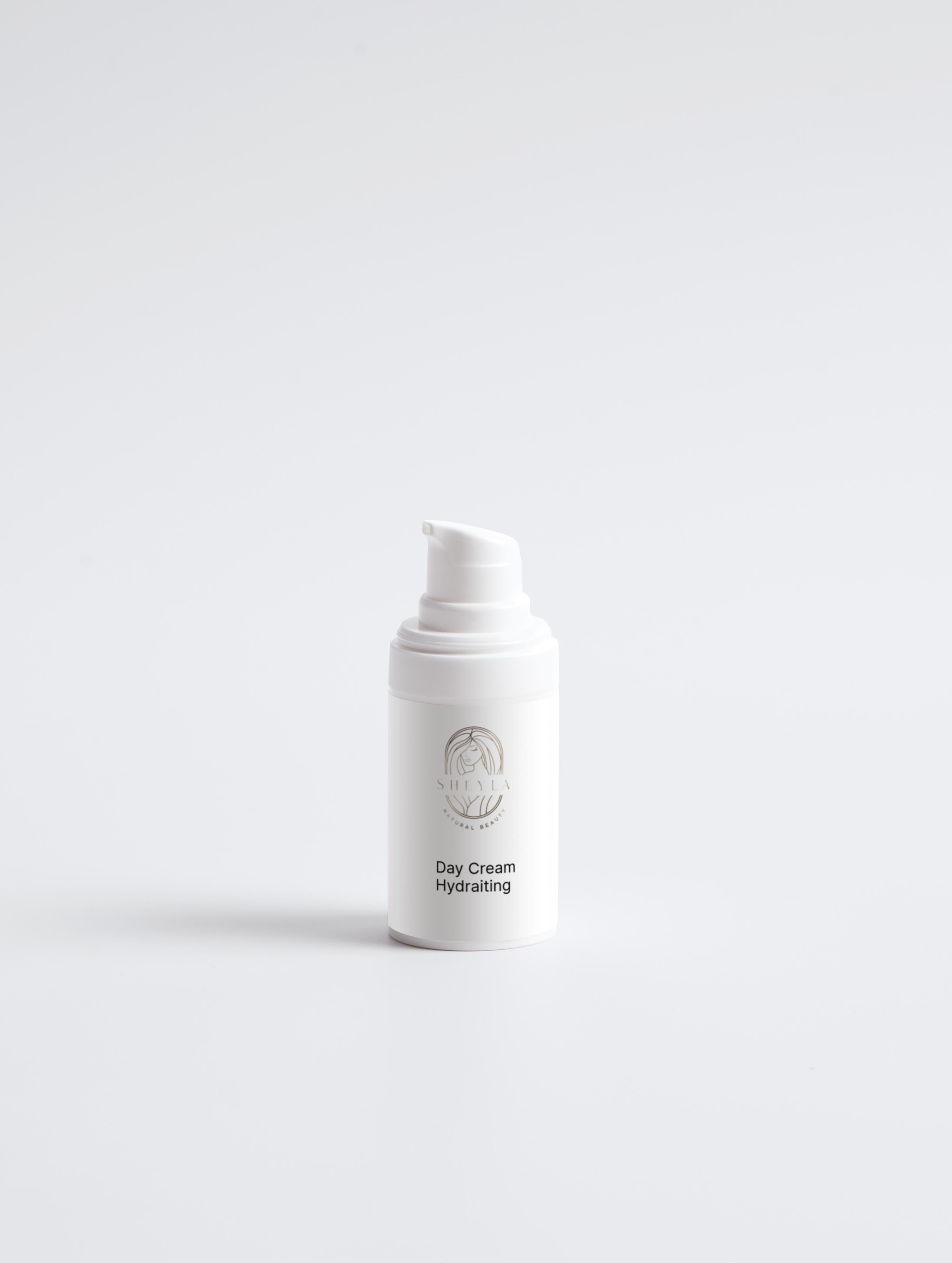 Day Cream Hydrating von Sheyla – feuchtigkeitsspendende Tagescreme in eleganter weißer Dose mit , vor hellem Hintergrund