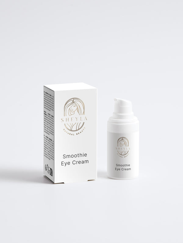 Sheyla Smoothie Eye Cream – weiße Flasche mit Pumpfunktion  platziert auf hellem Hintergrund